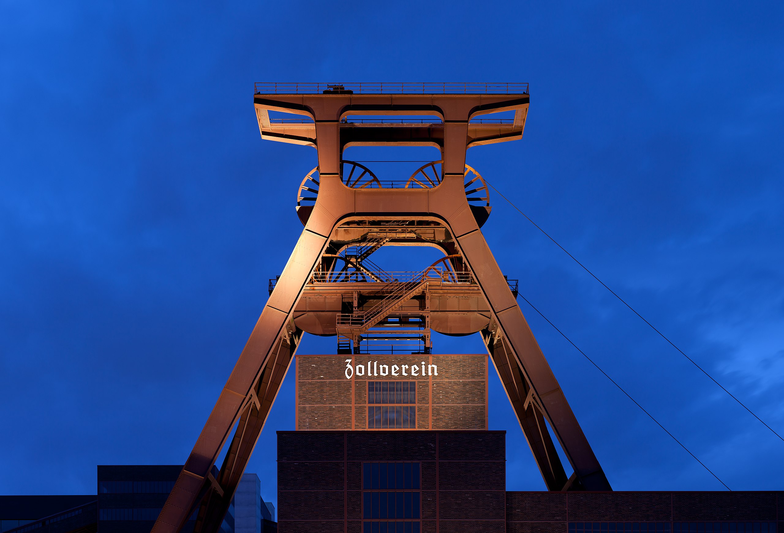 Förderturm der ehemaligen Zeche Zollverein © Thomas Wolf, www.foto-tw.de (CC BY-SA 3.0 DE)